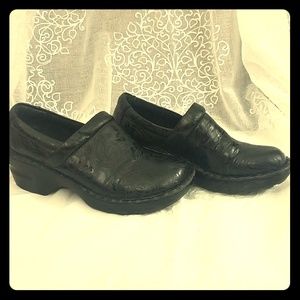Black Textured Nursing Shoe